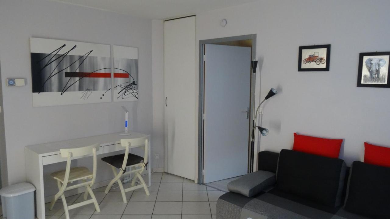 Appart T2 Standing Tout Confort Au Calme - Parking En Option Lyon Luaran gambar