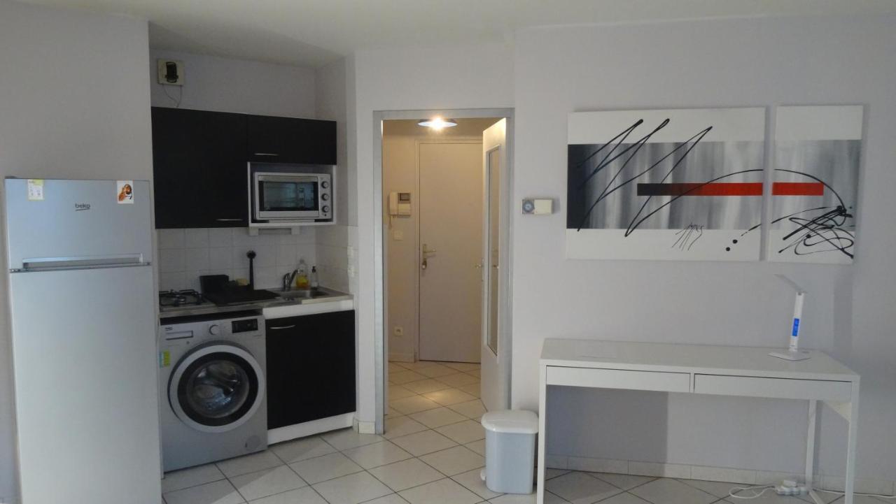 Appart T2 Standing Tout Confort Au Calme - Parking En Option Lyon Luaran gambar