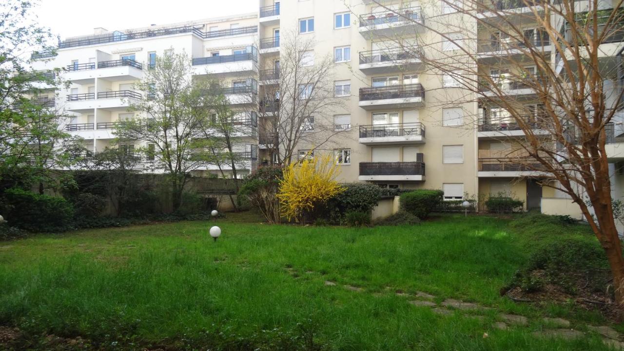 Appart T2 Standing Tout Confort Au Calme - Parking En Option Lyon Luaran gambar