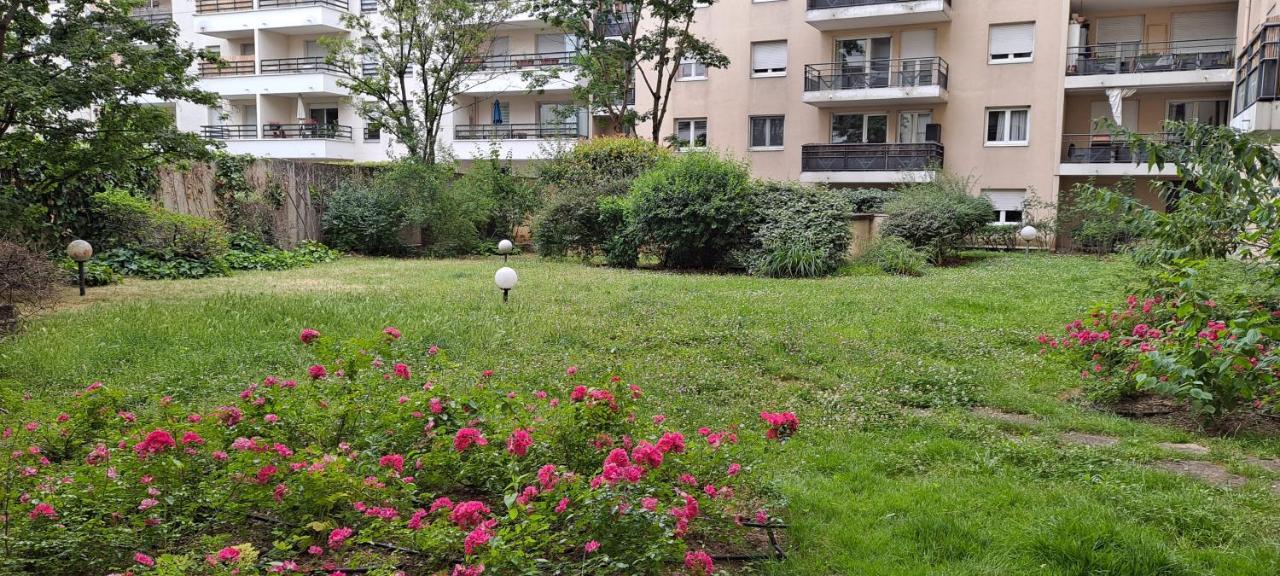 Appart T2 Standing Tout Confort Au Calme - Parking En Option Lyon Luaran gambar
