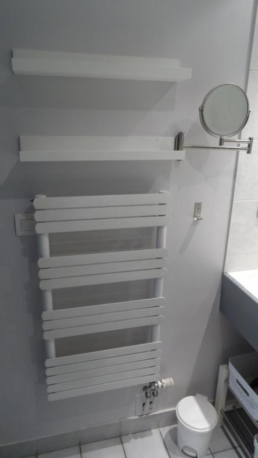 Appart T2 Standing Tout Confort Au Calme - Parking En Option Lyon Luaran gambar